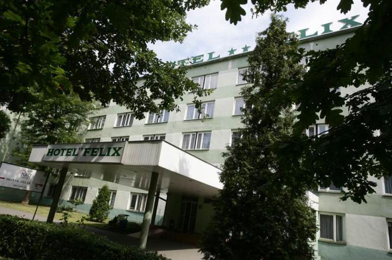 Hotel Felix Krasków Εξωτερικό φωτογραφία