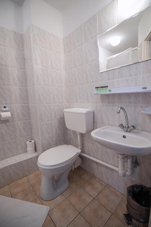 Hotel Felix Krasków Εξωτερικό φωτογραφία
